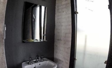 CASA DE DOS DORMITORIOS CON PISCINA Y COCHERA SEMI CUBIERTA. BARRIO PRIVADO, LAS CASUARINAS. IBARLUCEA.