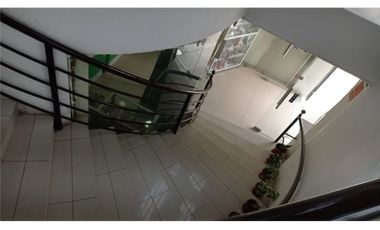 EN ALQUILER AMPLIO LOCAL COMERCIAL