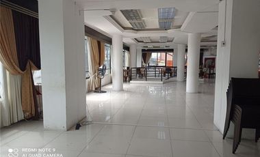 EN ALQUILER AMPLIO LOCAL COMERCIAL