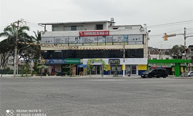 EN ALQUILER AMPLIO LOCAL COMERCIAL