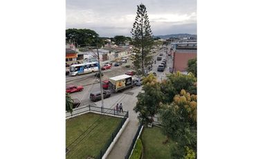 EN ALQUILER AMPLIO LOCAL COMERCIAL