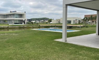 Venta de casa en el Barrio La Alameda -Canning
