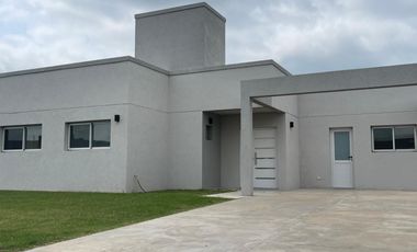 Venta de casa en el Barrio La Alameda -Canning