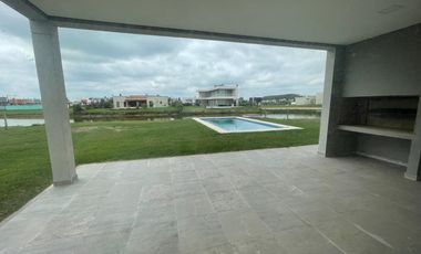 Venta de casa en el Barrio La Alameda -Canning