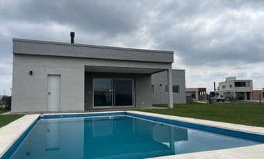 Venta de casa en el Barrio La Alameda -Canning