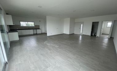 Venta de casa en el Barrio La Alameda -Canning