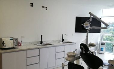 consultorio en arriendo/venta en av 30 de agosto. Cod V18976