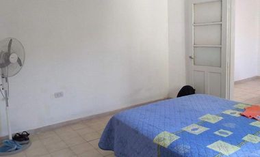 Casa 2 amb con patio y dependencia. Lote 170m2. Calle 9 de Julio y 182.