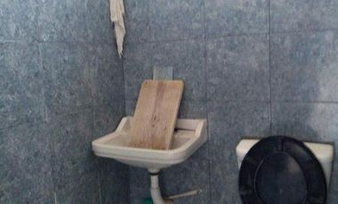 Casa 2 amb con patio y dependencia. Lote 170m2. Calle 9 de Julio y 182.