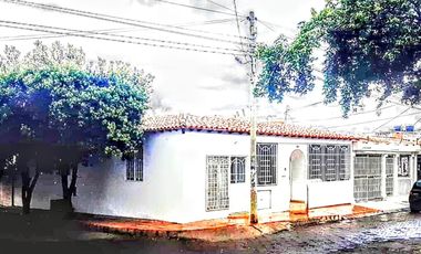 VENTA DE CASA EN PRADOS DEL ESTE