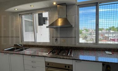 VENTA DPTO 3 AMBIENTES CON DEPENDENCIA DE SERVICIO. QUILMES CENTRO