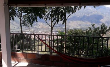 VENDO O CAMBIO ESTA CASA FINCA EN BARBOSA ANTIOQUIA.