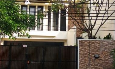 For Sale / Rent 5BR Beautiful Urban House at Tebet