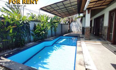 Di Sewakan Villa 3 Bedrooms Full Furnished Dekat Pantai di Sanur Bali