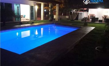 Se vende hermosa casa amoblada con finos acabados! Negociable