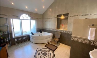 Preciosa Residencia en Venta en Arboledas Santa Elena Pachuca