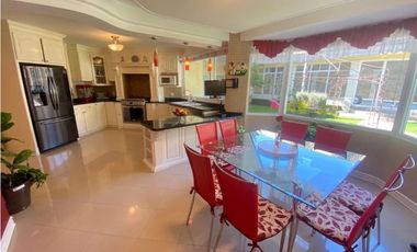 Preciosa Residencia en Venta en Arboledas Santa Elena Pachuca