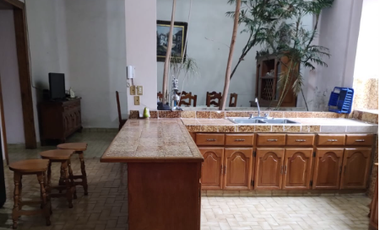 CASA COLONIAL EN EL CENTRO DE PÁTZCUARO, MICHOACAN, PLAZA VASCO DE QUIROGA