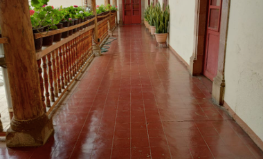 CASA COLONIAL EN EL CENTRO DE PÁTZCUARO, MICHOACAN, PLAZA VASCO DE QUIROGA
