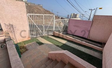 Se arrienda amplia casa con vista al mar en el sector sur de Antofagasta