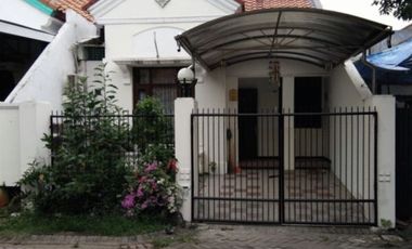 Rumah siap huni di taman Puspa raya Citraland SBY