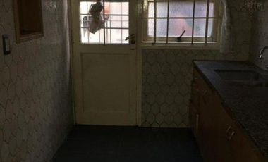 Chalet en esquina de 3 ambientes con dependencia en Catamarca y  Rawson