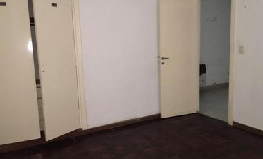 Chalet en esquina de 3 ambientes con dependencia en Catamarca y  Rawson