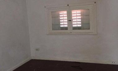 Chalet en esquina de 3 ambientes con dependencia en Catamarca y  Rawson
