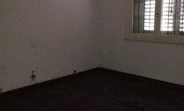 Chalet en esquina de 3 ambientes con dependencia en Catamarca y  Rawson