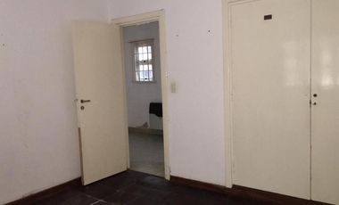 Chalet en esquina de 3 ambientes con dependencia en Catamarca y  Rawson