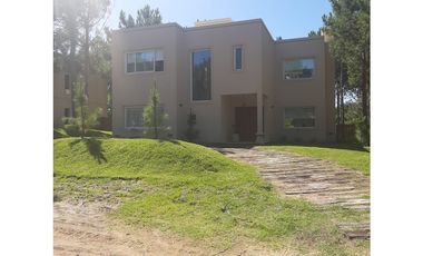 COSTA ESMERALDA - RESIDENCIAL I 404 - ALQUILER