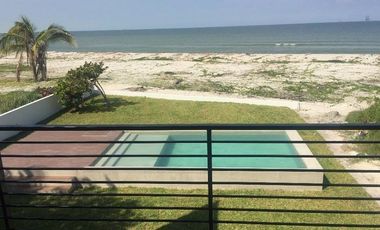 Casa en Venta con Piscina y frente de playa en Km 15, Cd. del Carmen