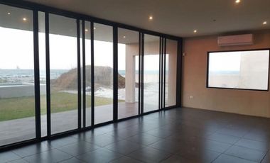Casa en Venta con Piscina y frente de playa en Km 15, Cd. del Carmen