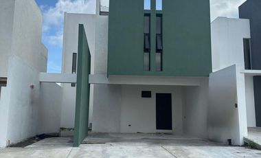 CASA CON DOBLE TERRAZA NUEVA EN LOMAS DE LA RIOJA