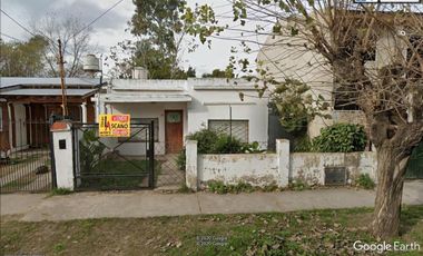 Vivienda sobre Reina Elena 1663, a metros de Arias, Glew