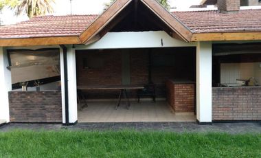 CASA EN VENTA EN MORON - 4 AMBIENTES