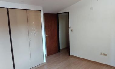 CASA EN VENTA EN MORON - 4 AMBIENTES