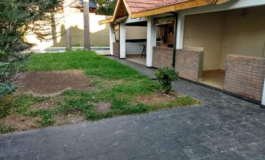 CASA EN VENTA EN MORON - 4 AMBIENTES