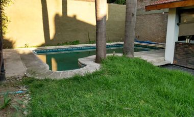 CASA EN VENTA EN MORON - 4 AMBIENTES