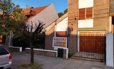 CASA EN VENTA EN MORON - 4 AMBIENTES
