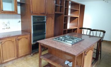 CASA EN VENTA EN MORON - 4 AMBIENTES