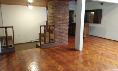 CASA EN VENTA EN MORON - 4 AMBIENTES