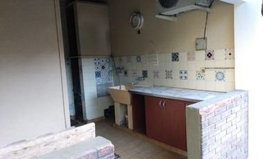 CASA EN VENTA EN MORON - 4 AMBIENTES