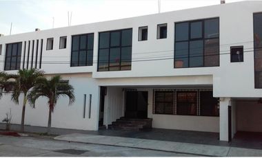 Oficinas de 15 m² con baño propio en el Fracc. Reforma. Incluye agua