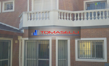 VENTA - TAPIALES - EXCELENTE CASA 7 AMBIENTES - DETALLES DE CATEGORIA - SE TOMARIA DEPTO. EN PARTE DE PAGO