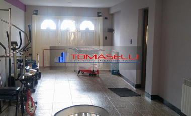 VENTA - TAPIALES - EXCELENTE CASA 7 AMBIENTES - DETALLES DE CATEGORIA - SE TOMARIA DEPTO. EN PARTE DE PAGO