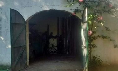 campo con casa y galpones