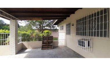 ALQUILO CASA COMERCIAL MODIFICADA Y 1200M2 DE TERRENO EN  DAVID