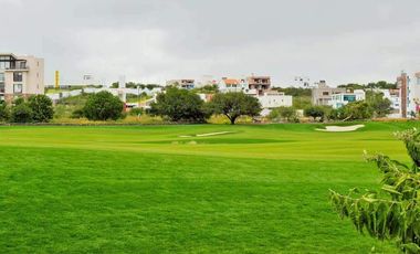 Departamento de lujo en venta en Zibata 1 recamara y jardín