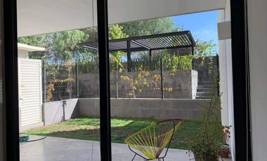 Departamento de lujo en venta en Zibata 1 recamara y jardín